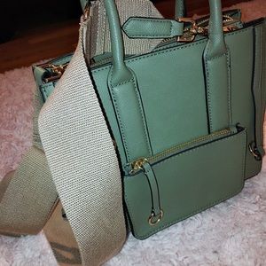 Olive Green Medium cross body bag 💼 FINAL PRICE